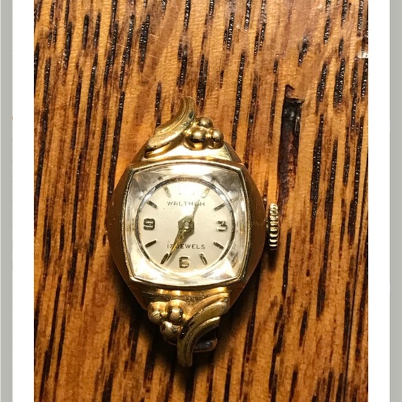 Waltham Ladies Watch. No Band. Manuel wind up. Believe it’s 10k gold plated. - Picture 9 of 10